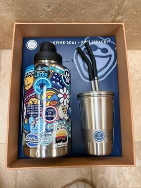 Life is Good Active 50oz & glasses/straw’ insulated H20 bottle. NWT
